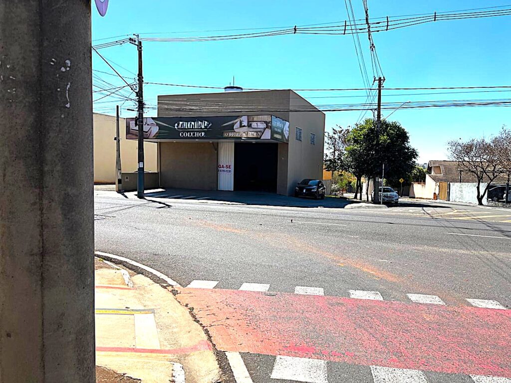 Aluga-se Salão Av. De Maio $ 7.000,00