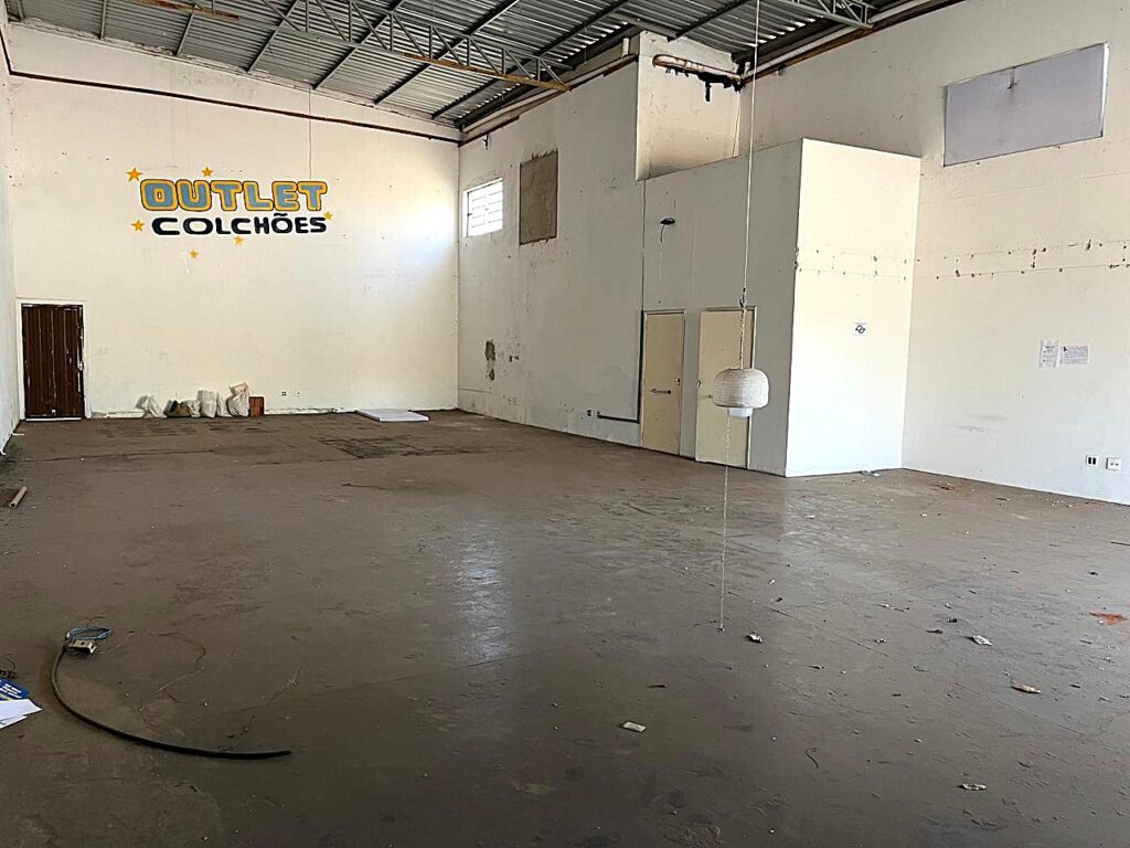 Aluga-se Salão Av. De Maio $ 7.000,00