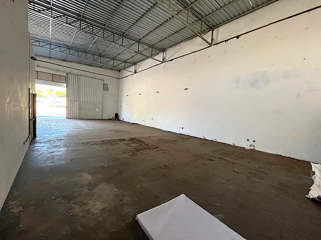 Aluga-se Salão Av. De Maio $ 7.000,00