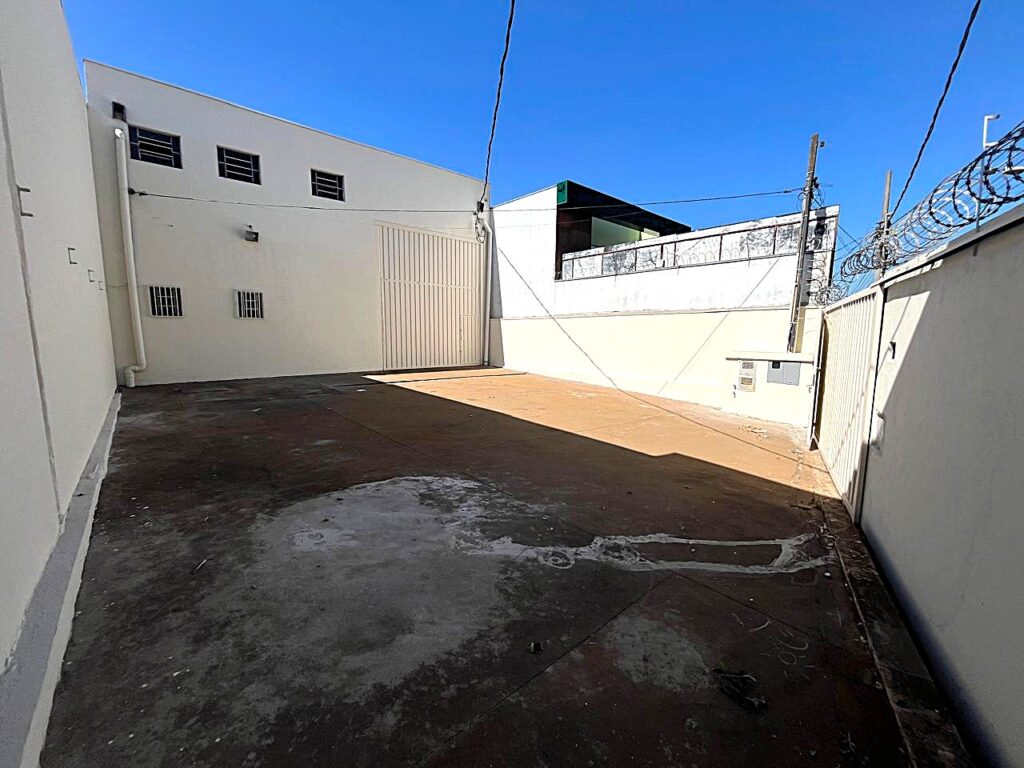 Aluga-se salão 400m² Av. Domingos Falavina $ 10.000,00