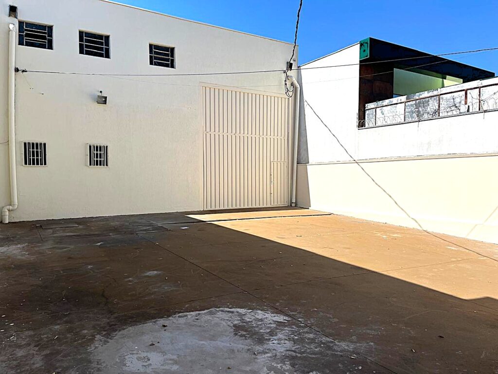 Aluga-se salão 400m² Av. Domingos Falavina $ 10.000,00