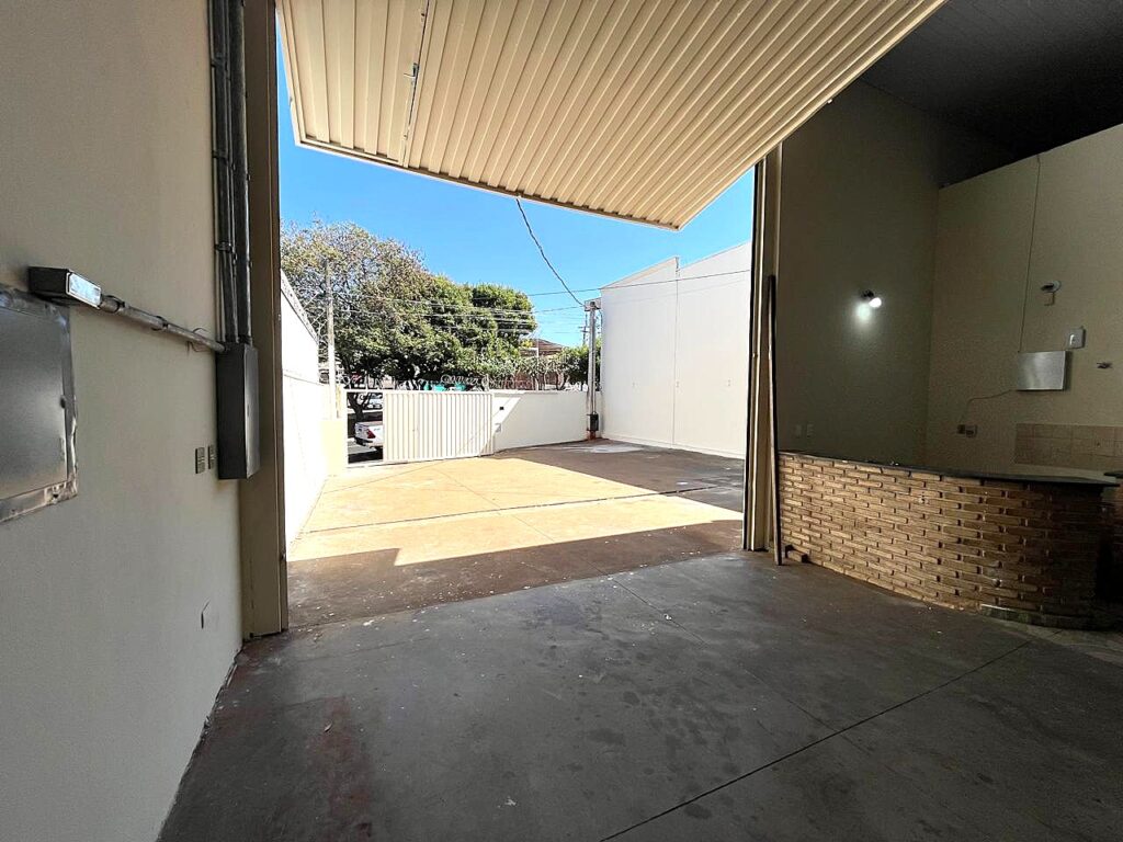 Aluga-se salão 400m² Av. Domingos Falavina $ 10.000,00