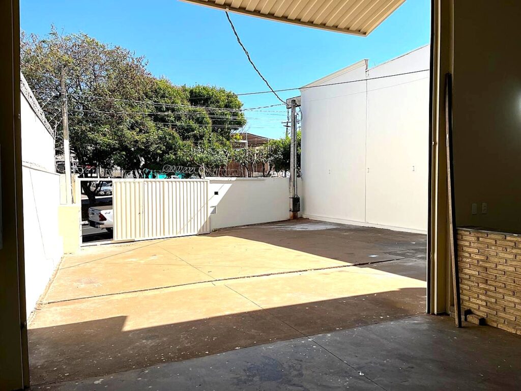 Aluga-se salão 400m² Av. Domingos Falavina $ 10.000,00