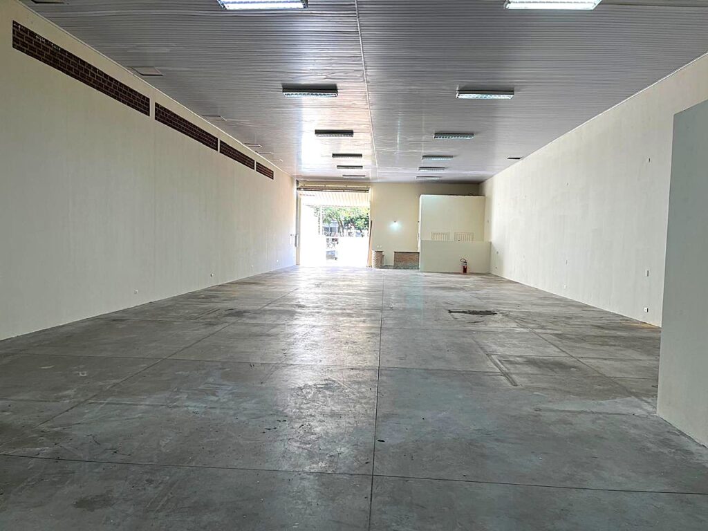 Aluga-se salão 400m² Av. Domingos Falavina $ 10.000,00
