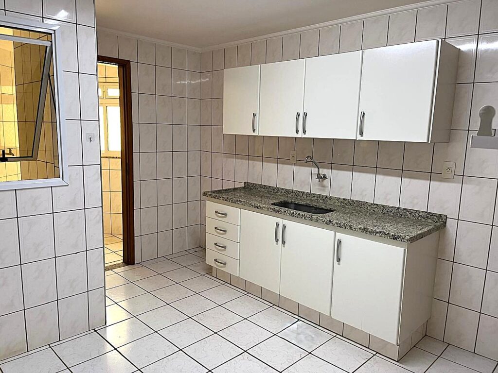 Vende-se apto 3 dormitórios c/ elevador próximo ao HB e Rio Preto Shopping