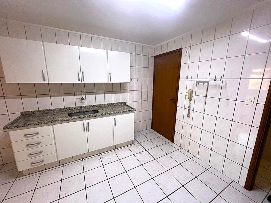 Vende-se apto 3 dormitórios c/ elevador próximo ao HB e Rio Preto Shopping