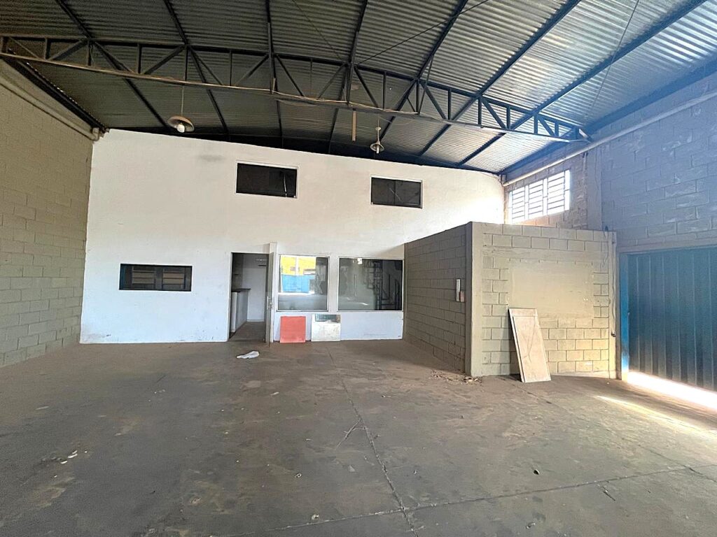 Aluga-se Salão 440m² Distrito Industrial Adail Vetorasso $ 5.000,00