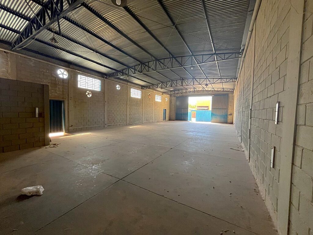 Aluga-se Salão 440m² Distrito Industrial Adail Vetorasso $ 5.000,00