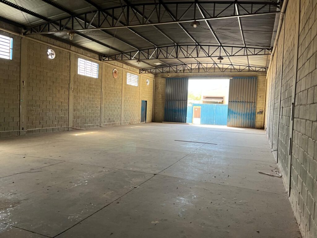 Aluga-se Salão 440m² Distrito Industrial Adail Vetorasso $ 5.000,00