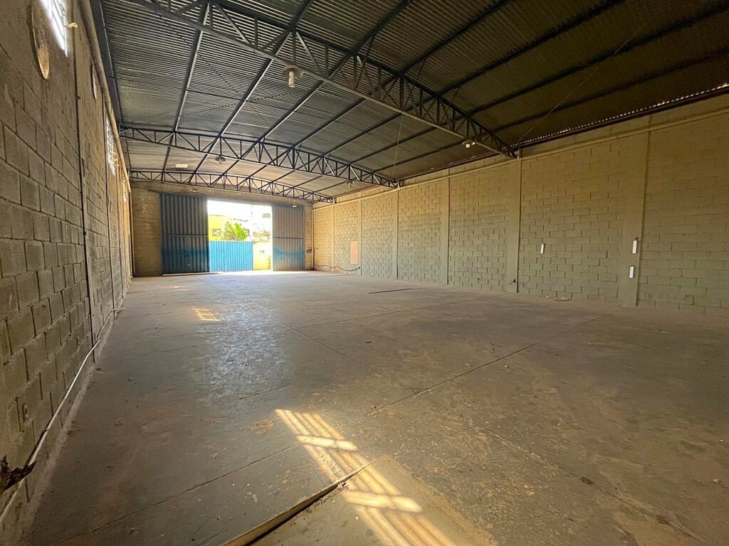 Aluga-se Salão 440m² Distrito Industrial Adail Vetorasso $ 5.000,00