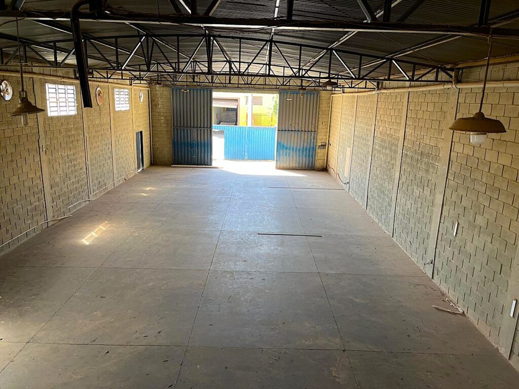 Aluga-se Salão 440m² Distrito Industrial Adail Vetorasso $ 5.000,00