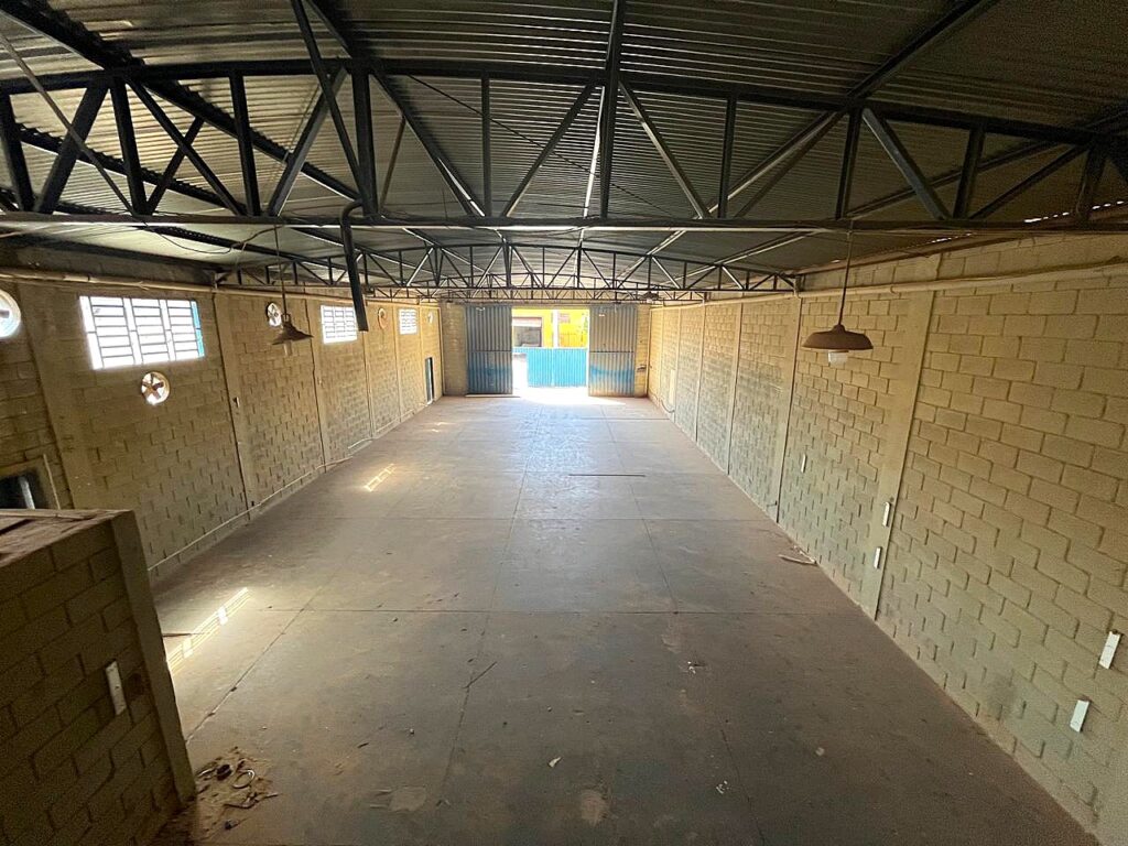 Aluga-se Salão 440m² Distrito Industrial Adail Vetorasso $ 5.000,00