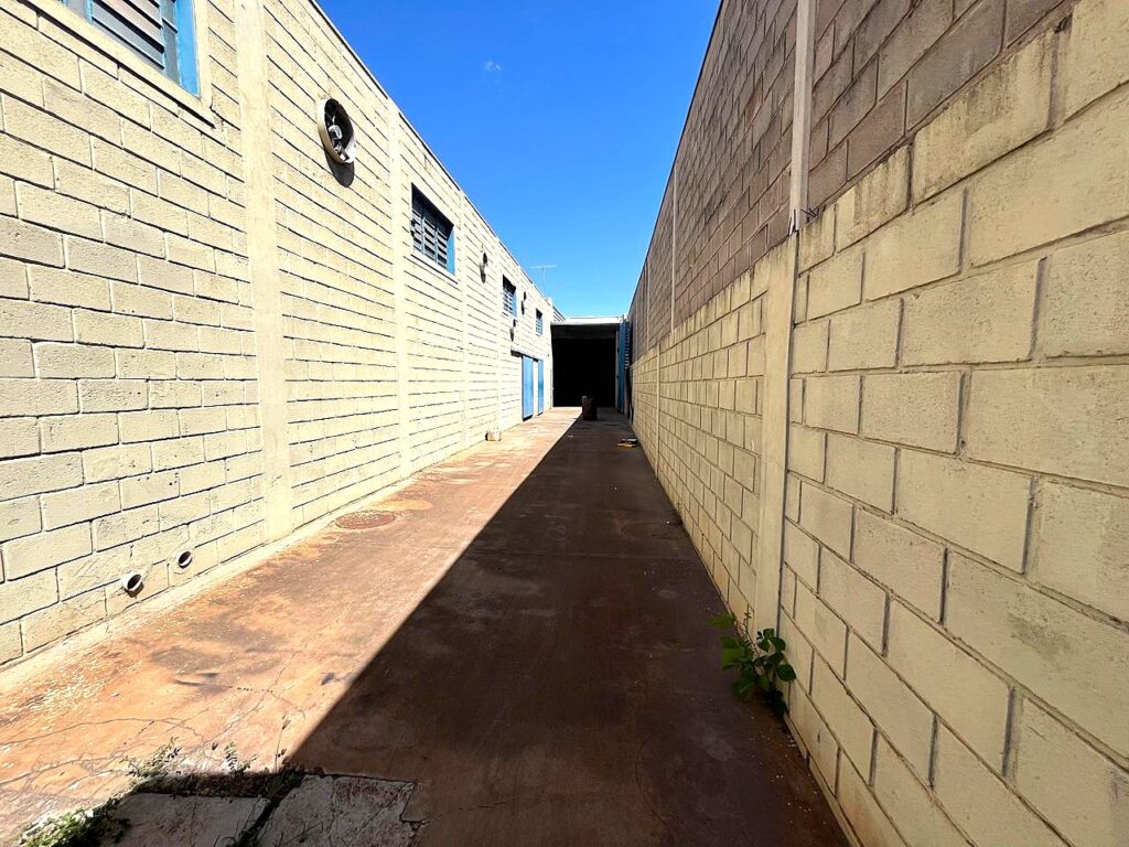 Aluga-se Salão 440m² Distrito Industrial Adail Vetorasso $ 5.000,00