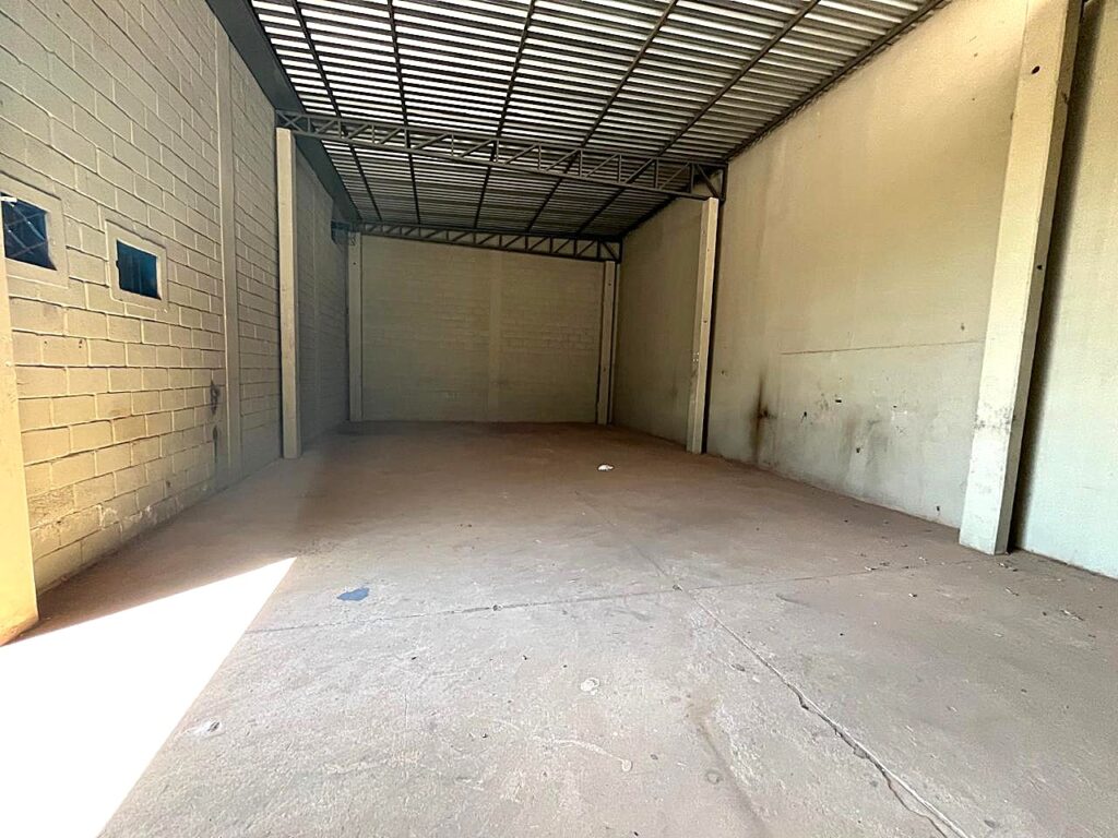 Aluga-se Salão 440m² Distrito Industrial Adail Vetorasso $ 5.000,00