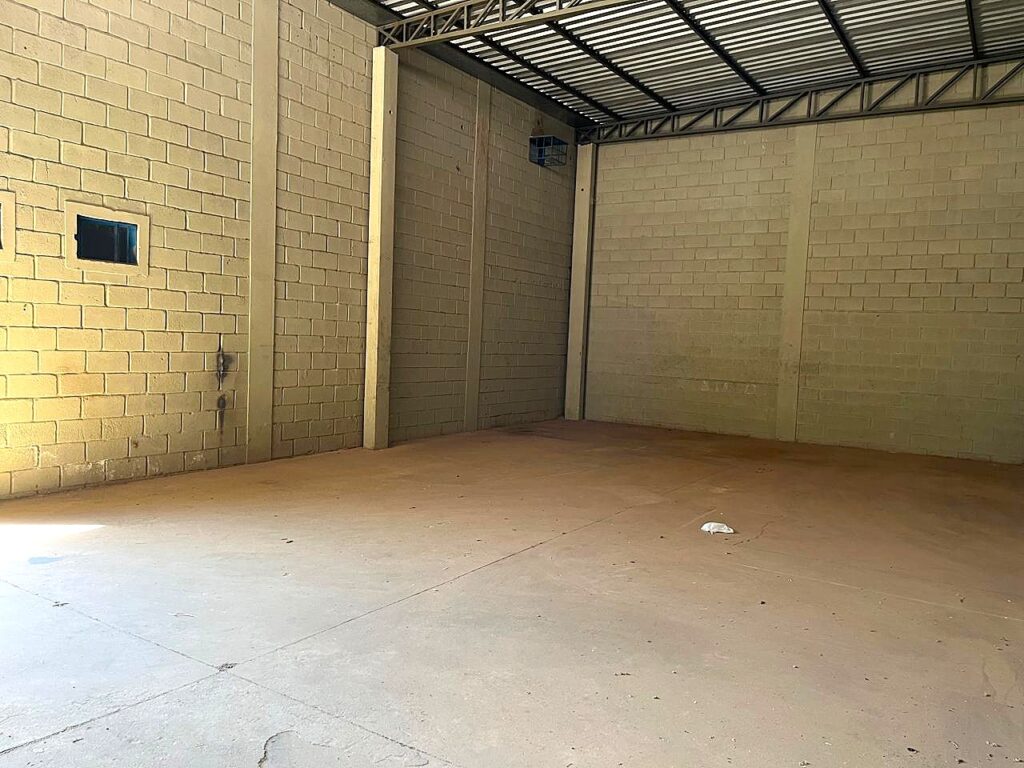 Aluga-se Salão 440m² Distrito Industrial Adail Vetorasso $ 5.000,00