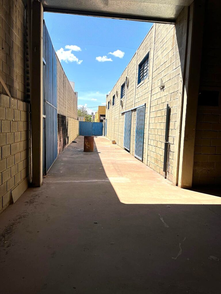 Aluga-se Salão 440m² Distrito Industrial Adail Vetorasso $ 5.000,00