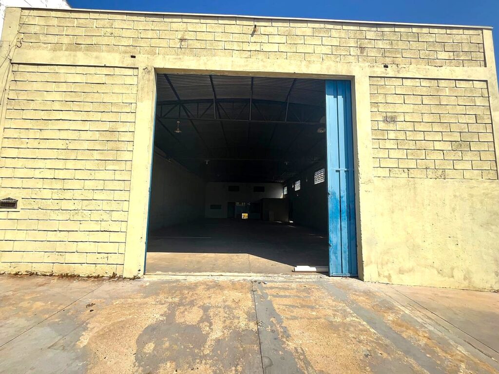 Aluga-se Salão 440m² Distrito Industrial Adail Vetorasso $ 5.000,00