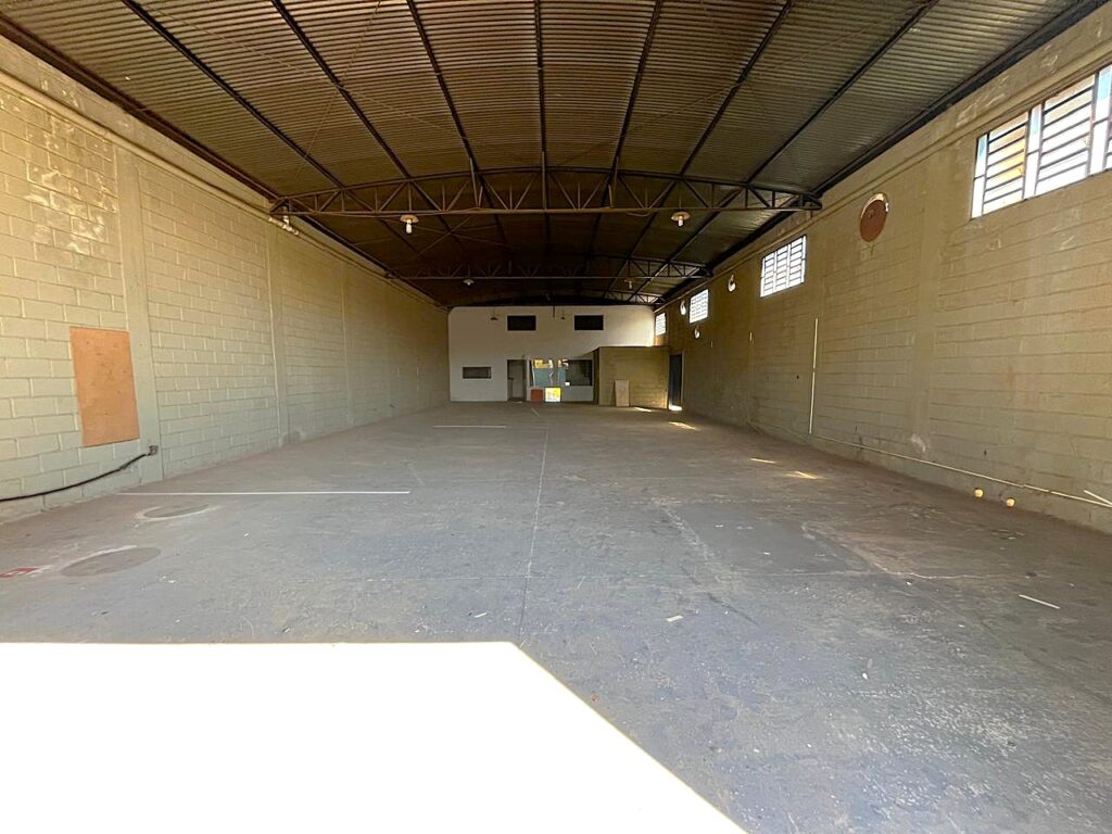 Aluga-se Salão 440m² Distrito Industrial Adail Vetorasso $ 5.000,00