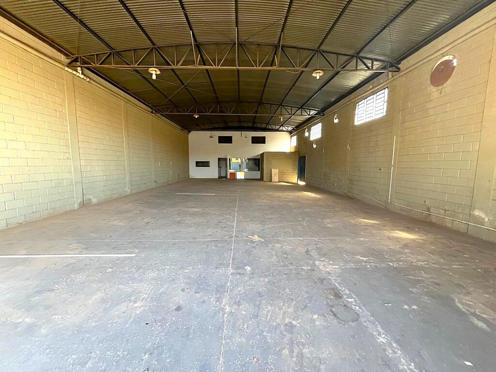Aluga-se Salão 440m² Distrito Industrial Adail Vetorasso $ 5.000,00