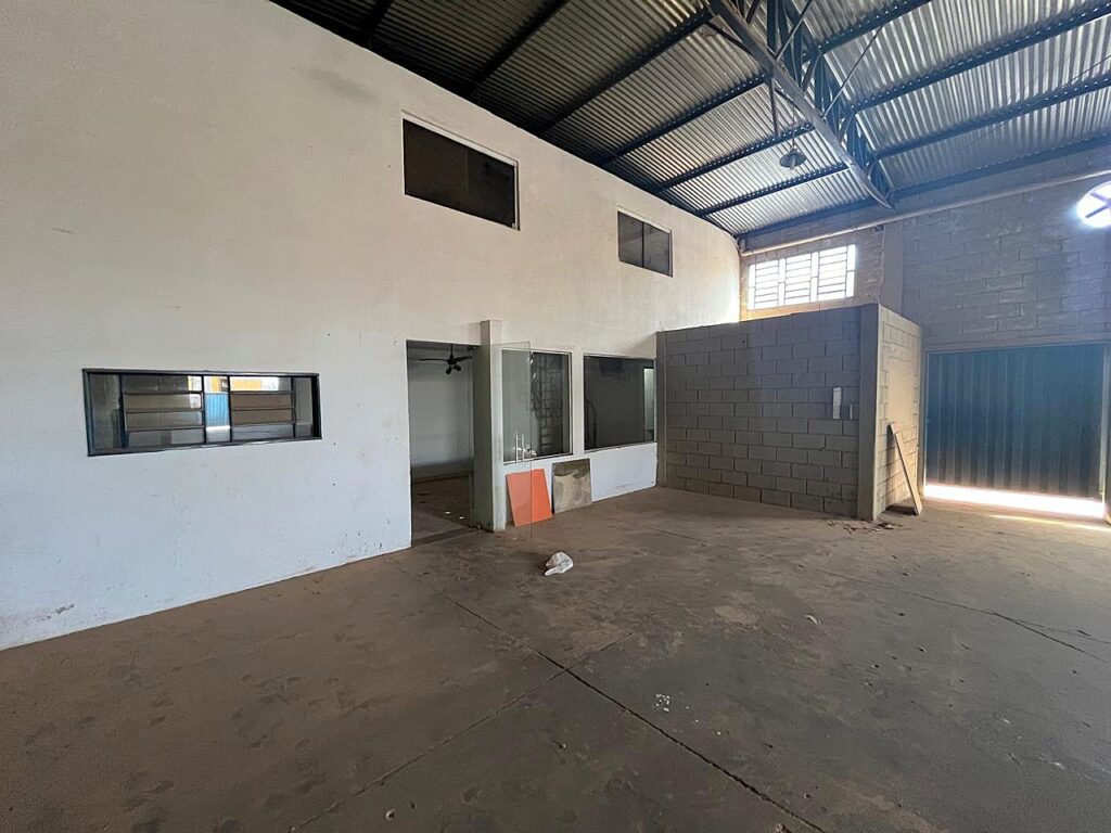 Aluga-se Salão 440m² Distrito Industrial Adail Vetorasso $ 5.000,00