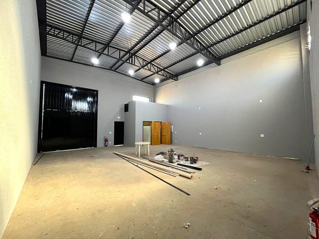 Aluga-se salão novo próximo a BR 153 $ 4.000,00
