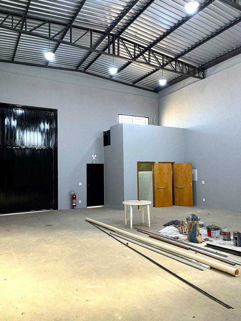 Aluga-se salão novo próximo a BR 153 $ 4.000,00