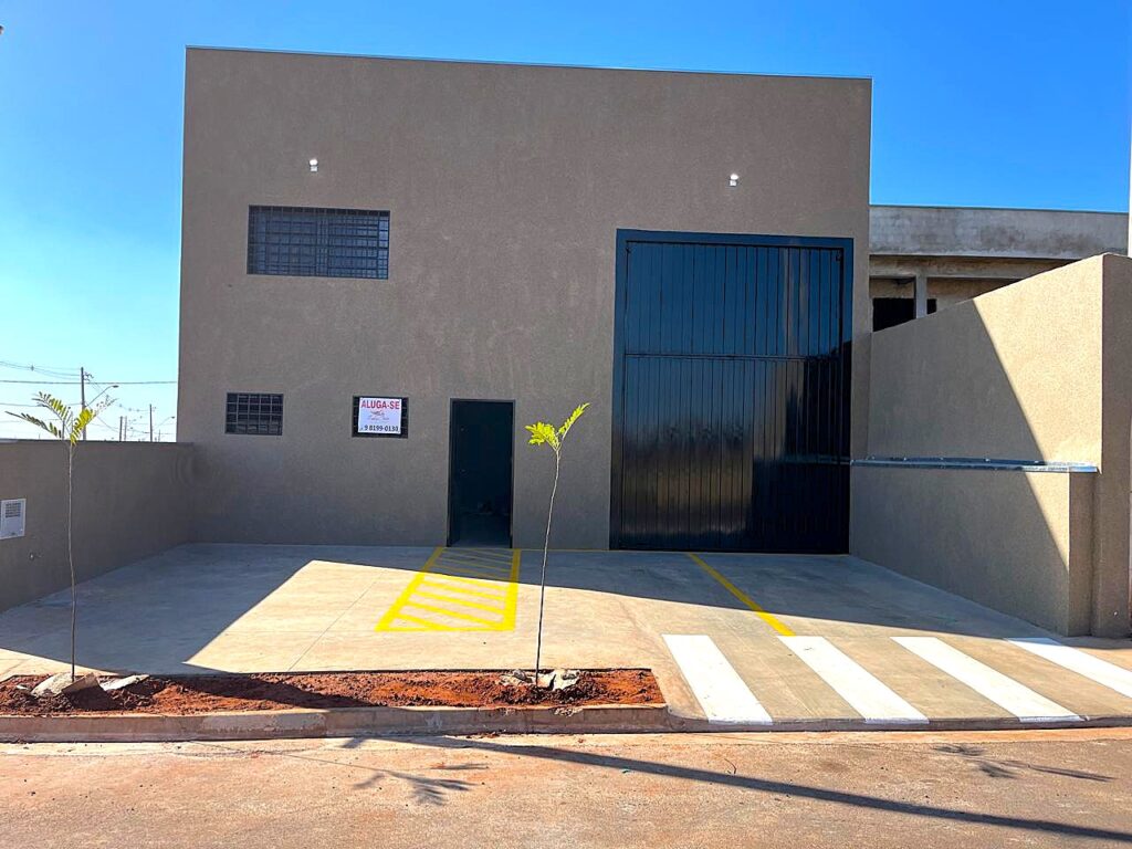 Aluga-se salão novo próximo a BR 153 $ 4.000,00