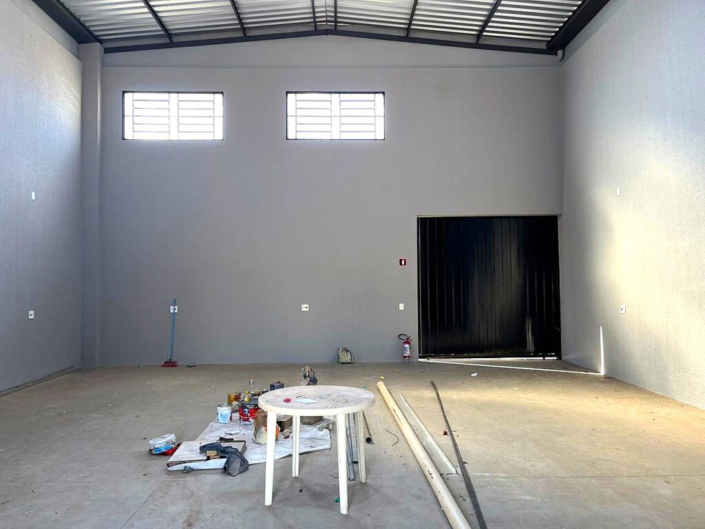 Aluga-se salão novo próximo a BR 153 $ 4.000,00