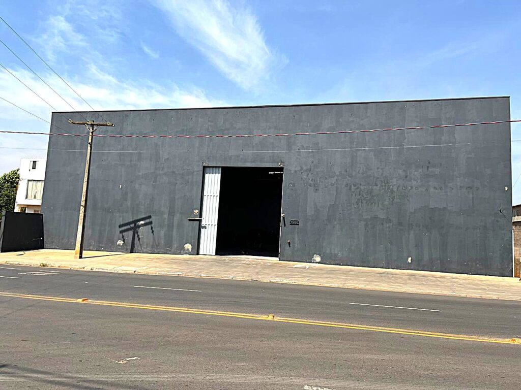 Aluga-se salão 1.150m² útil $ 18.000,00