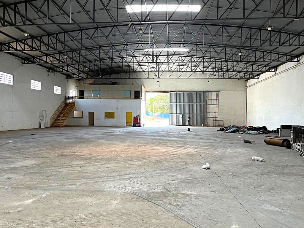 Aluga-se salão 1.150m² útil $ 18.000,00