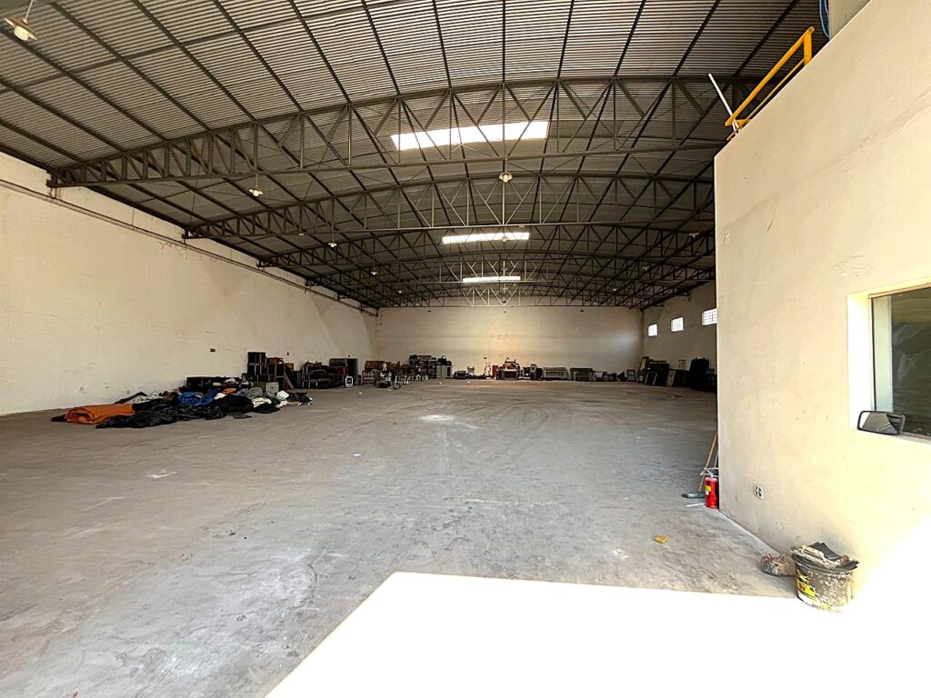 Aluga-se salão 1.150m² útil $ 18.000,00