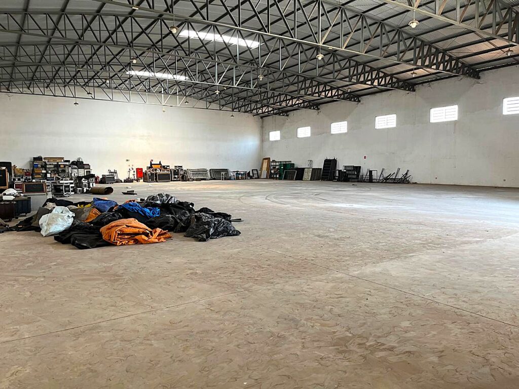 Aluga-se salão 1.150m² útil $ 18.000,00