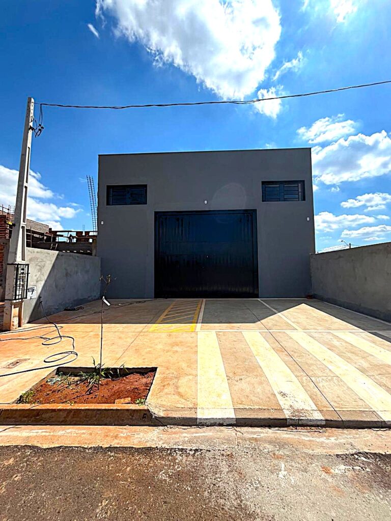Aluga-se salão novo 158m² útil Próximo a BR153 $ 3.200,00