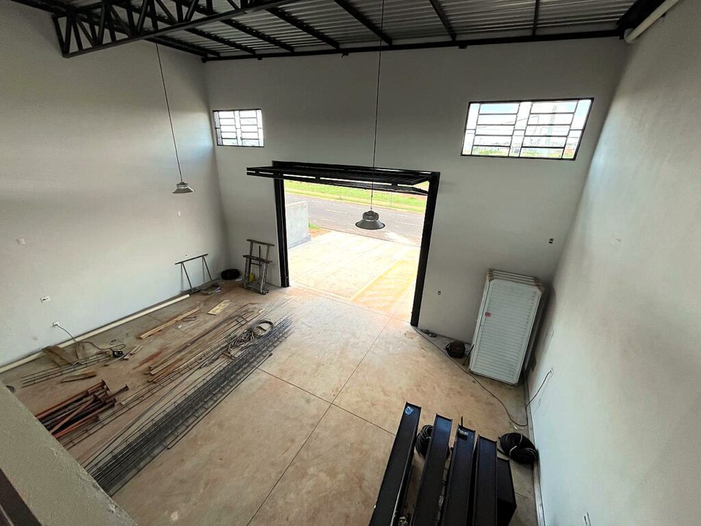 Aluga-se salão novo 158m² útil Próximo a BR153 $ 3.200,00