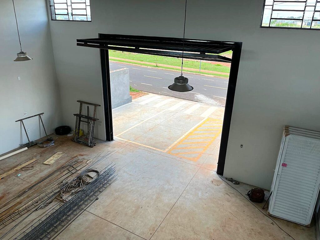 Aluga-se salão novo 158m² útil Próximo a BR153 $ 3.200,00