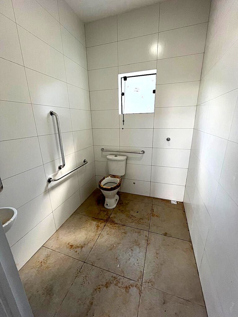 Aluga-se salão novo 158m² útil Próximo a BR153 $ 3.200,00