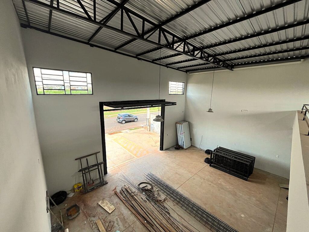 Aluga-se salão novo 158m² útil Próximo a BR153 $ 3.200,00