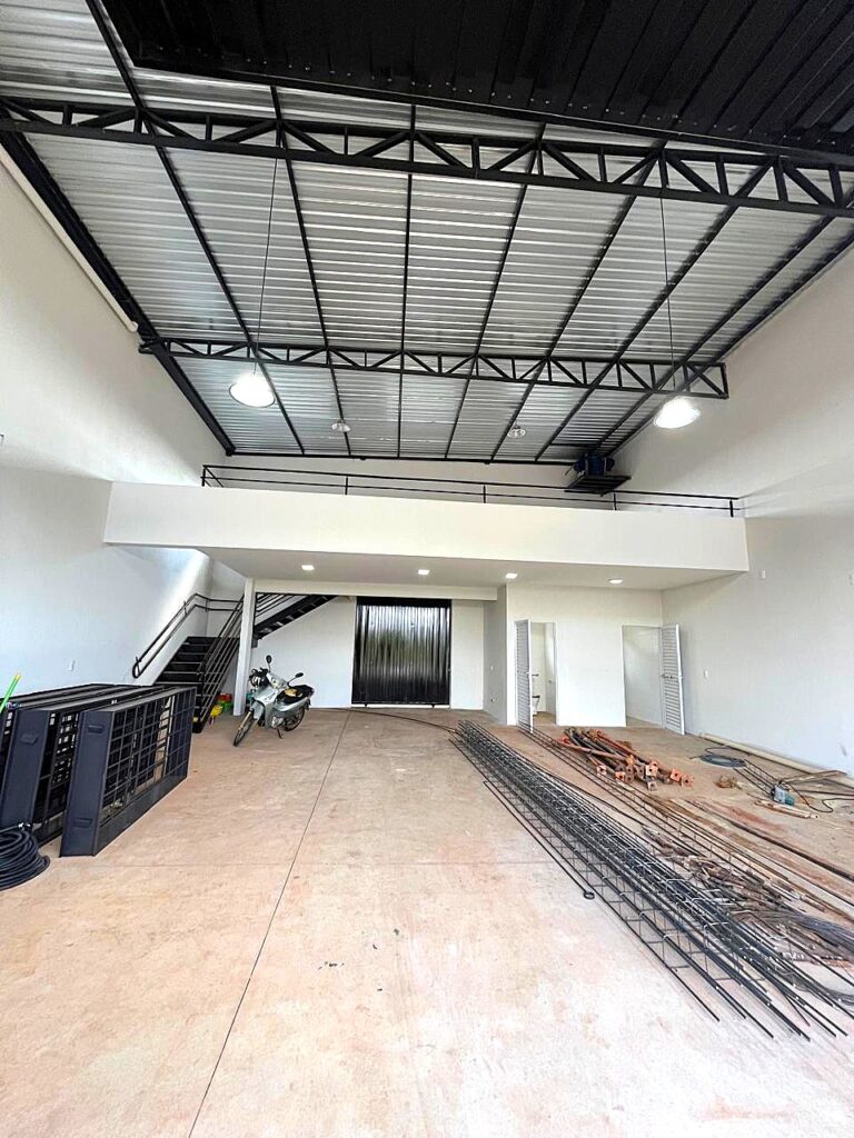 Aluga-se salão novo 158m² útil Próximo a BR153 $ 3.200,00