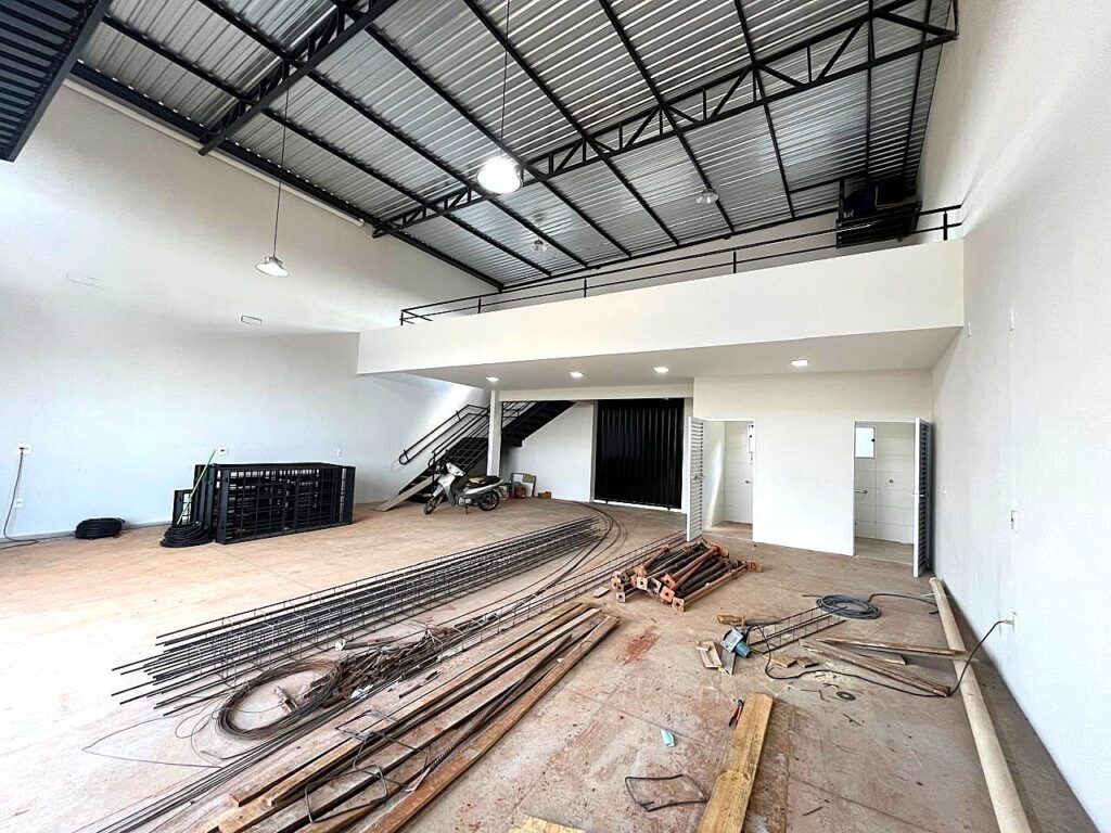 Aluga-se salão novo 158m² útil Próximo a BR153 $ 3.200,00