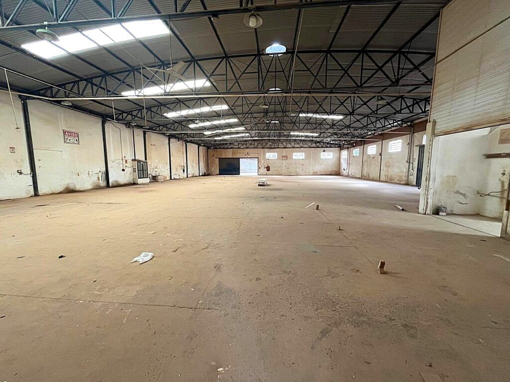 Aluga-se salão distrito industrial 1.570 m² $ 25.000,00