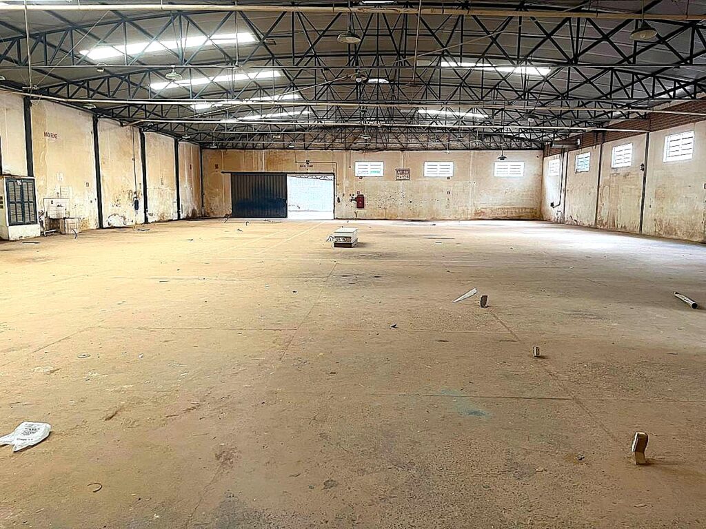 Aluga-se salão distrito industrial 1.570 m² $ 25.000,00