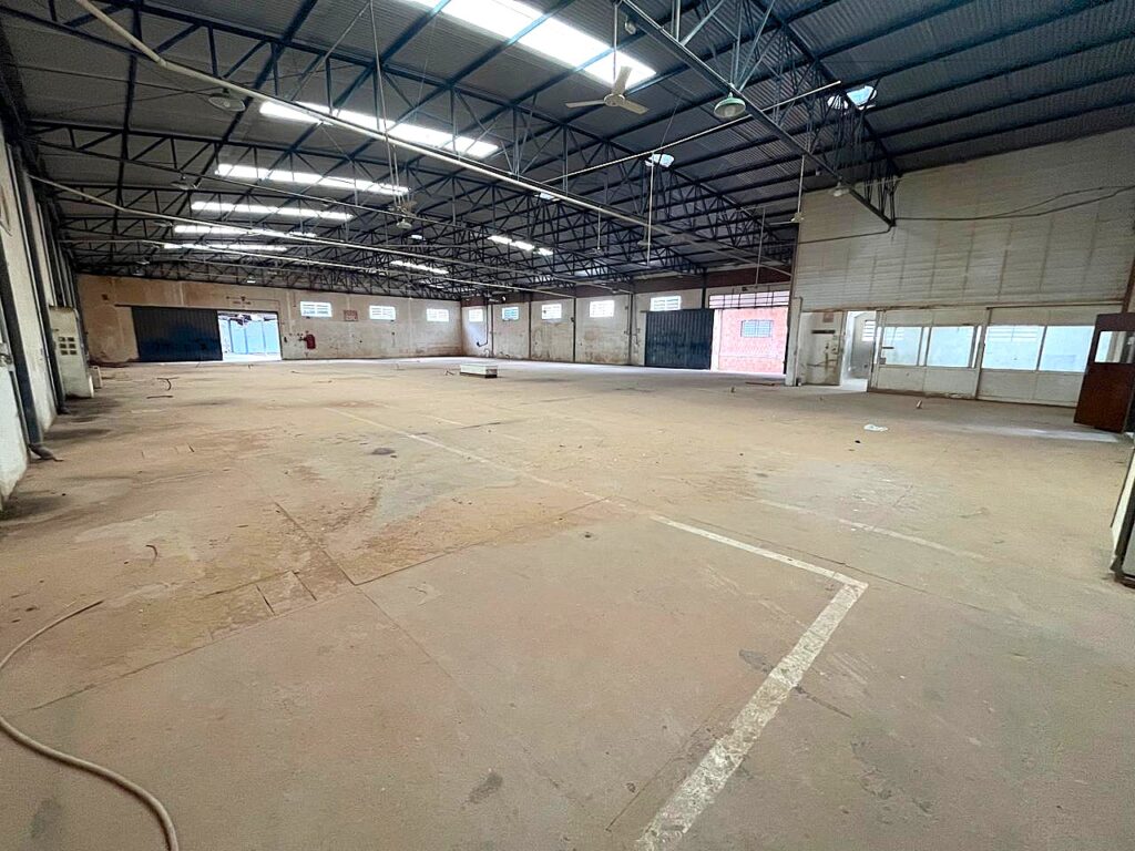 Aluga-se salão distrito industrial 1.570 m² $ 25.000,00