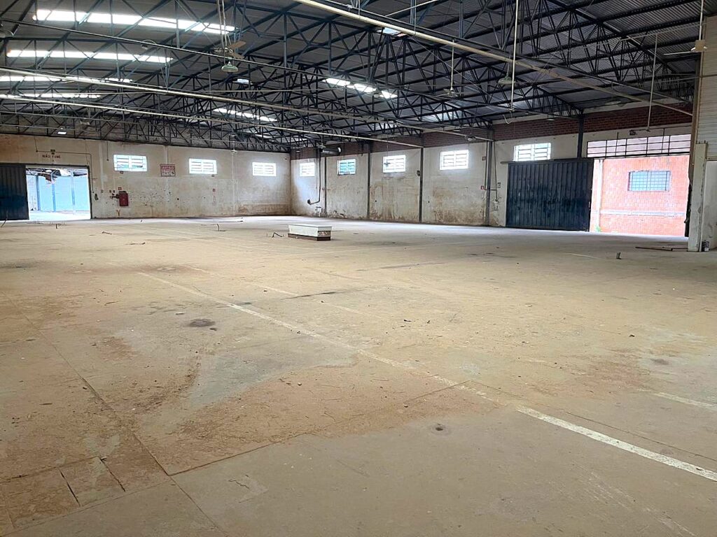 Aluga-se salão distrito industrial 1.570 m² $ 25.000,00