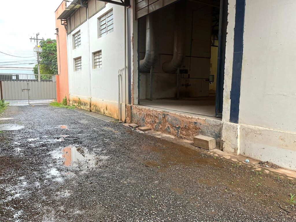 Aluga-se salão distrito industrial 1.570 m² $ 25.000,00