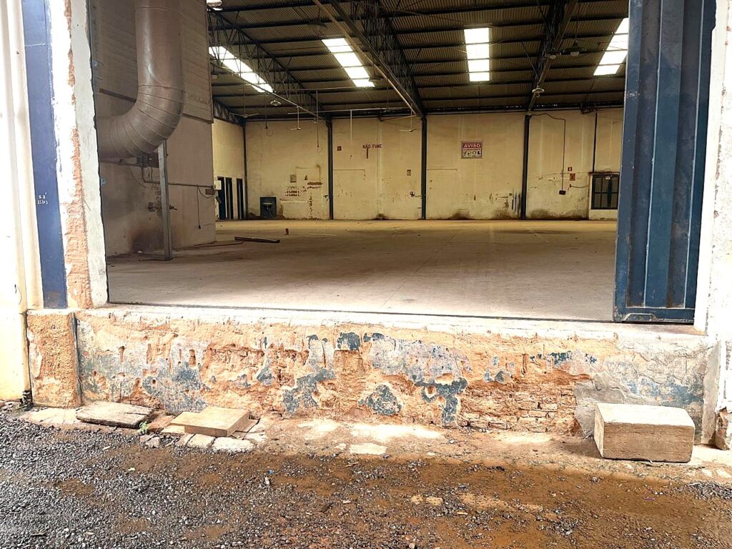 Aluga-se salão distrito industrial 1.570 m² $ 25.000,00