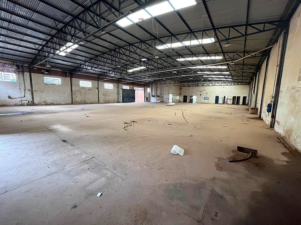 Aluga-se salão distrito industrial 1.570 m² $ 25.000,00