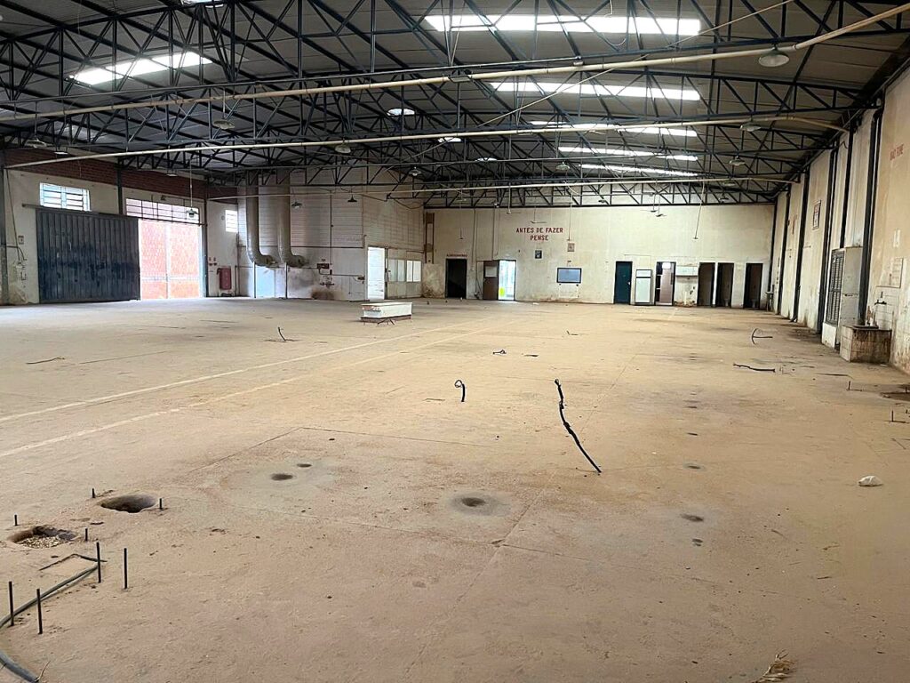 Aluga-se salão distrito industrial 1.570 m² $ 25.000,00
