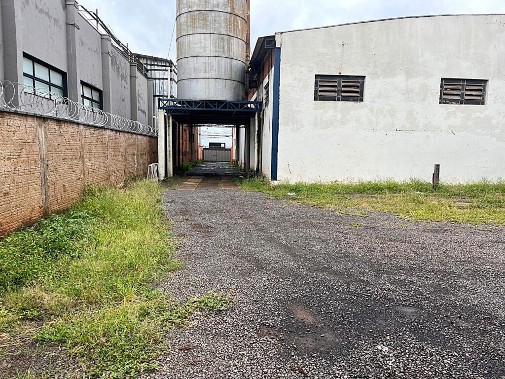 Aluga-se salão distrito industrial 1.570 m² $ 25.000,00