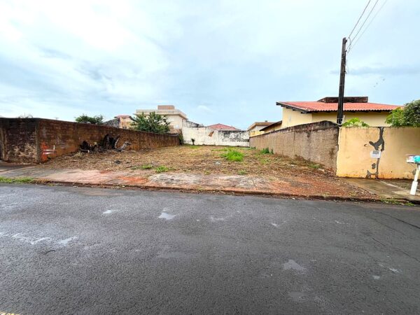 Vende-se terreno Jd. Tarraf II 450m² $ 380.000,00