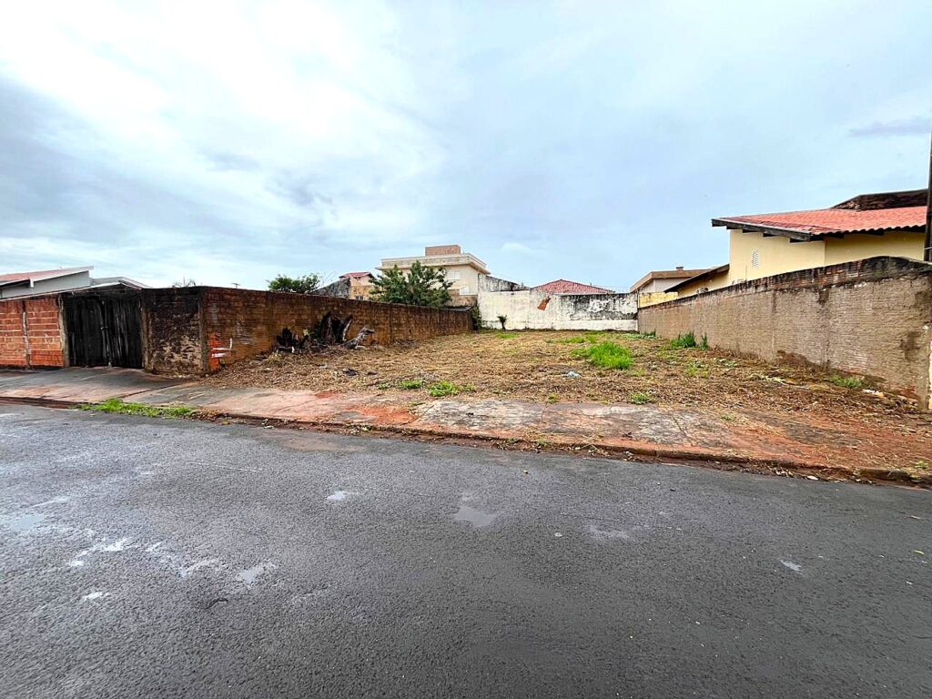 Vende-se terreno Jd. Tarraf II 450m² $ 380.000,00